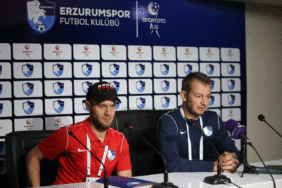 Atacan Öztürk: "Futbolcu kardeşlerimiz yüreklerini ortaya koyuyorlar" 2 atacan-ozturk-futbolcu-kardeslerimiz-yureklerini-ortaya-koyuyorlar-gO6e1FWK.gif