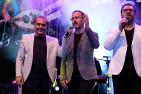 Bakan Kasapoğlu, sahnede ezgi seslendirdi 2 bakan-kasapoglu-sahnede-ezgi-seslendirdi-GVkPzmjy.jpg