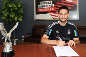 Beşiktaş, Besar Gudjufi ile profesyonel sözleşme imzaladı 1 besiktas-besar-gudjufi-ile-profesyonel-sozlesme-imzaladi-KqMfMZsf.jpg