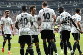 Beşiktaş, Vodafone Park'ta yıldızlarıyla şov yaptı! 2 besiktas-vodafone-parkta-yildizlariyla-sov-yapti-yYJDRM5p.gif