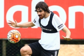 Beşiktaş'ın eski futbolcusu Veli Kavlak futbolu bıraktı 4 besiktasin-eski-futbolcusu-veli-kavlak-futbolu-birakti-W1fVjNzT.jpg