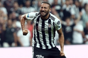 Beşiktaş'ta Cenk Tosun'dan talihsiz başlangıç! Önce golü iptal edildi, ardından kırmızı kart gördü 35 besiktasta-cenk-tosundan-talihsiz-baslangic-once-golu-iptal-edildi-ardindan-kirmizi-kart-gordu-NEKaQXHT.jpg