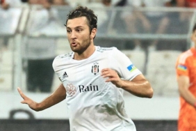 Beşiktaş'ta Emrecan Uzunhan kırmızı kart gördü 3 besiktasta-emrecan-uzunhan-kirmizi-kart-gordu-OalSm6MB.jpg