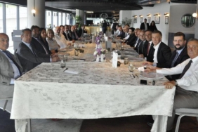 Beşiktaş'tan Mehmet Büyükekşi ile kulüp başkanlarına dostluk yemeği 5 besiktastan-mehmet-buyukeksi-ile-kulup-baskanlarina-dostluk-yemegi-uaVEnlwG.jpg