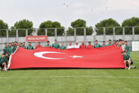 bursasporlu-futbolcular-30-agustos-zafer-bayramini-kutladi-2Uzd7EaZ.gif