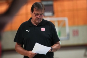 Ergin Ataman: Amerikalı menajerle oyuncu pazarlığı yapmam 3 ergin-ataman-amerikali-menajerle-oyuncu-pazarligi-yapmam-VVfGWLCj.jpg