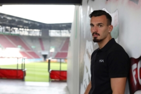 Fenerbahçe | Augsburg, Berisha transferini böyle duyurdu! 2 fenerbahce-augsburg-berisha-transferini-boyle-duyurdu-wDEfbIzT.jpg