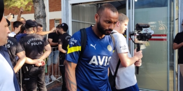 fenerbahce-kafilesine-eskisehirde-coskulu-karsilama-VIPLbrJd.jpg