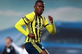 fenerbahce-transfer-haberi-samatta-icin-genk-ile-henuz-anlasmaya-varilamadi-tucxCnW8.jpg