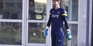 fenerbahcede-2-yildiz-futbolcunun-sozlesmesi-uzatiliyor-FZLfrvhd.jpg