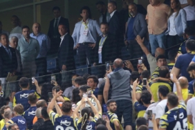 Fenerbahçe'de Başkan Ali Koç, taraftarlarla tartıştı 2 fenerbahcede-baskan-ali-koc-taraftarlarla-tartisti-SvbUhBPM.jpg