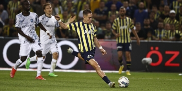 fenerbahcede-emre-mor-firtinasi-kullerinden-dogdu-IdOEnK2i.jpg