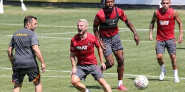 galatasaray-haberi-dries-mertens-ve-lucas-torreira-ilk-antrenmanlarina-ciktilar-iEfVCsWe.jpg
