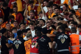Galatasaray seyircisi Trabzon'da tribüne alınmayacak 2 galatasaray-seyircisi-trabzonda-tribune-alinmayacak-tW9d5SCx.jpg