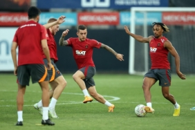 galatasaray-umraniyespor-maci-hazirliklarini-surdurdu-XdHjqEYt.jpg