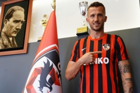 Gaziantep FK, Tomas Pekhart'ı kadrosuna kattı 5 gaziantep-fk-tomas-pekharti-kadrosuna-katti-vYxAGXmK.jpg