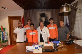 Güreşçiler, Ceyhan’a madalyalarla döndü 5 guresciler-ceyhana-madalyalarla-dondu-tlyJqrN6.jpg