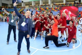 Hentbolda çifte final: Suudi Arabistan'ı yenen A Milli Erkek Takımımız da finalde 4 hentbolda-cifte-final-suudi-arabistani-yenen-a-milli-erkek-takimimiz-da-finalde-K8xF4ZUA.jpg
