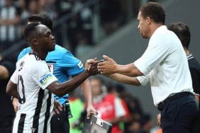 Jackson Muleka, Beşiktaş'taki ilk resmi maçında etkisizdi 3 jackson-muleka-besiktastaki-ilk-resmi-macinda-etkisizdi-HaErusQf.jpg