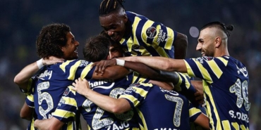 jorge-jesuslu-fenerbahce-tozu-dumana-katti-sari-lacivert-zirve-MF6kKuDM.jpg