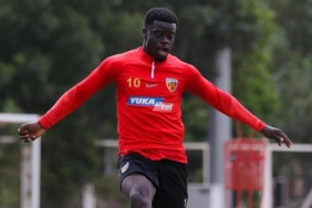 Kayserispor’da Oliver Kemen sakatlandı 2 kayserisporda-oliver-kemen-sakatlandi-c3N6e9Zn.jpg