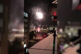 Kopenhag taraftarları Trabzonspor’un kaldığı otel önünde havai fişek patlattı! 5 kopenhag-taraftarlari-trabzonsporun-kaldigi-otel-onunde-havai-fisek-patlatti-YIRd9GAn.jpg