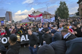 Manchester United taraftarları isyan etti 6 manchester-united-taraftarlari-isyan-etti-FipU4cf6.jpg
