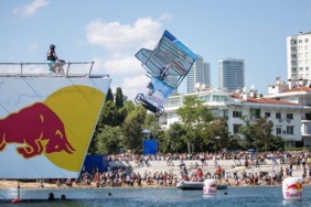 red-bull-ucus-gunu-yogun-katilimla-istanbulda-yapildi-gnRXNjmX.jpg