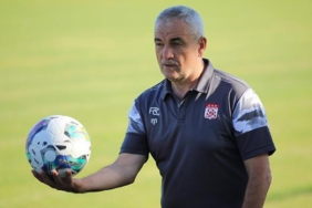 Rıza Çalımbay'dan taraftara 'destek' çağrısı 2 riza-calimbaydan-taraftara-destek-cagrisi-UtNVCU7R.jpg