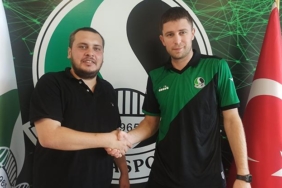 sakaryaspor-artem-kravets-ile-1-yillik-sozlesme-imzaladi-Bx9GabRF.jpg