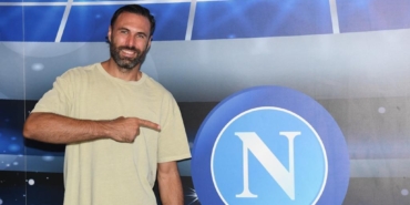 salvatore-sirigu-resmen-napolide-fenerbahcenin-gundemindeydi-7qy9D3bL.jpg