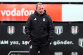 Sergen Yalçın Beşiktaş'tan ayrılığı sonrası ilk kez konuştu 9 sergen-yalcin-besiktastan-ayriligi-sonrasi-ilk-kez-konustu-gavSsGxF.gif