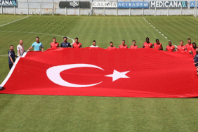 Sivasspor antrenmanda dev Türk bayrağı açtı 2 sivasspor-antrenmanda-dev-turk-bayragi-acti-UYCSk8DV.gif