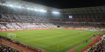 sivasspor-malmo-sivas-yeni-4-eylul-stadi-kapali-gise-tTEr6Mtf.jpg