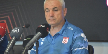 sivasspor-teknik-direktoru-riza-calimbay-turu-gecmek-icin-risk-alacagiz-mGh1Rpu6.jpg