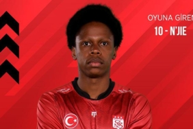 Sivasspor’da Clinton N’Jie ilk resmi maçına çıktı 4 sivassporda-clinton-njie-ilk-resmi-macina-cikti-2sU6jxhG.jpg