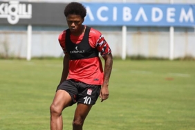 Sivasspor’un yeni transferi Clinton N’Jie ilk idmanına çıktı 2 sivassporun-yeni-transferi-clinton-njie-ilk-idmanina-cikti-59CHGyfB.jpg