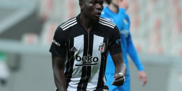 son-dakika-fenerbahce-golcu-transferinde-vincent-aboubakara-dondu-j5qjFXLr.jpg