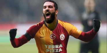 son-dakika-haberi-arda-turan-futbolu-birakma-karari-aldi-67qEv3ib.jpg