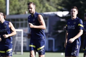 Son dakika haberi! Fenerbahçe'de iki yıldız 11'e dönüyor 8 son-dakika-haberi-fenerbahcede-iki-yildiz-11e-donuyor-5UCdTtn3.jpg