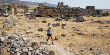 su-aktivisti-ve-ultra-maraton-kosucusu-mina-guli-turkiyede-9mmHU12Y.jpg
