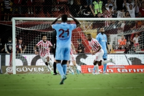 Trabzonspor 4 yıl aradan sonra ligde 5 gol yedi 1 trabzonspor-4-yil-aradan-sonra-ligde-5-gol-yedi-kXKlysgn.jpg