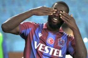 Trabzonspor'da Abdullah Avcı Djaniny’yi bırakmıyor 3 trabzonsporda-abdullah-avci-djaninyyi-birakmiyor-gG3AAEdn.jpg
