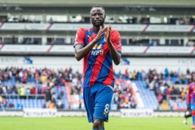 Transfer haberi: Fenerbahçe ve Galatasaray'dan İstanbul'da Kouyate görüşmesi! 3 transfer-haberi-fenerbahce-ve-galatasaraydan-istanbulda-kouyate-gorusmesi-5Hbkcr5n.jpg