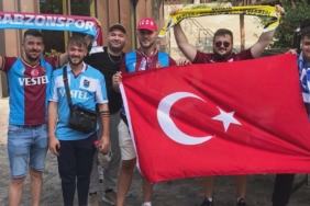 UEFA Şampiyonlar Ligi maçı öncesi Trabzonspor taraftarı Kophenhag'a akın etti 2 uefa-sampiyonlar-ligi-maci-oncesi-trabzonspor-taraftari-kophenhaga-akin-etti-vdMOtwwp.jpg