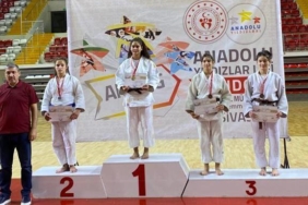 Vanlı judocular madalyalarla döndü 1 vanli-judocular-madalyalarla-dondu-7CNQuMya.jpg