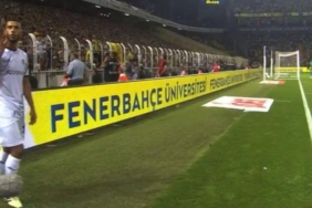 Younes Belhanda'dan Fenerbahçe taraftarını çıldırtan hareket 1 younes-belhandadan-fenerbahce-taraftarini-cildirtan-hareket-xYABN9eC.jpg