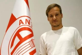 Antalyasporlu Milosevic, Sakaryaspor'a transfer oluyor 2 antalyasporlu-milosevic-sakaryaspora-transfer-oluyor-pZz7zY7P.jpg