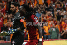 Bafetimbi Gomis: Şampiyon olmak istiyoruz 5 bafetimbi-gomis-sampiyon-olmak-istiyoruz-IpD43V94.gif