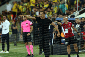 Beşiktaş'ta Valerien Ismael'den flaş tercihler 10 besiktasta-valerien-ismaelden-flas-tercihler-NSwsCj5M.gif